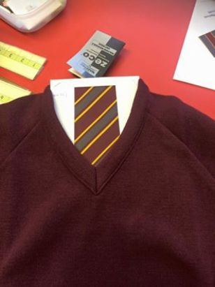 Éidí Scoile Nua / New School Uniform